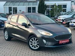 Grau Gebraucht 2018 Ford Fiesta Titanium Kleinwagen | 8.990 € (Fairer Preis)