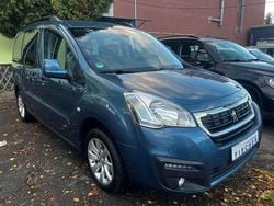 Blau Gebraucht 2016 Peugeot TePee Tendance Van / Kleinbus | 8.999 €