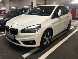 Weiß Gebraucht 2015 BMW 218 Sport Line Kombi | 7.999 €
