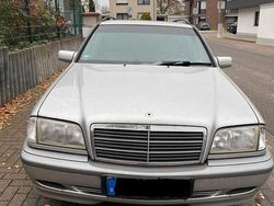 Silber Gebraucht 1998 Mercedes C200 Kombi | 2.200 €