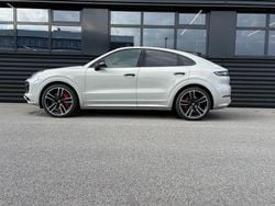 Grau Gebraucht 2022 Porsche Cayenne GTS SUV | 89.700 € (Fairer Preis)