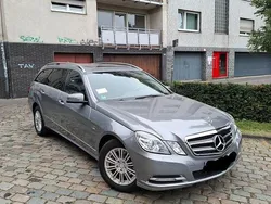 Grau Gebraucht 2010 Mercedes 220 Kombi | 12.500 €