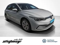 Pure white Gebraucht 2020 VW Golf VIII Life Limousine | 17.740 € (Fairer Preis)