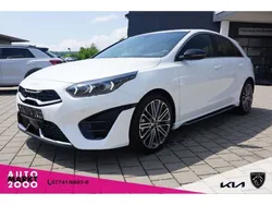 Weiss Neu 2025 Kia Ceed GT GT-Line Limousine | 33.450 € (Etwas zu teuer)