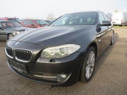 Grau Gebraucht 2012 BMW 525 Sport Line Kombi | 7.490 €