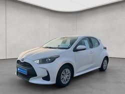 Weiß Gebraucht 2022 Toyota Yaris Hybrid Business Edition Limousine | 18.490 € (Guter Preis)