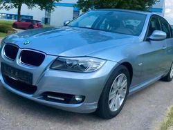 Blau Gebraucht 2009 BMW 320 Limousine | 13.200 €