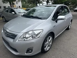 Silber Gebraucht 2010 Toyota Auris Hybrid Executive Limousine | 8.990 € (Fairer Preis)