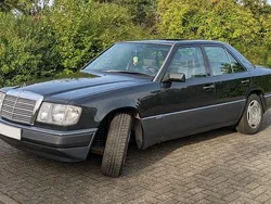 Schwarz Gebraucht 1991 Mercedes E260 Sportline Limousine | 3.999 €