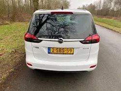 Weiß Gebraucht 2013 Opel Zafira Tourer Business Van / Kleinbus | 3.550 €