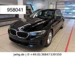 Schwarz ii/bonnet fluid black Gebraucht 2021 BMW 520 Kombi | 25.950 € (Superpreis)