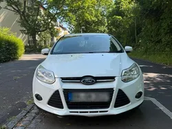 Weiß Gebraucht 2012 Ford Focus Kombi | 3.300 € (Guter Preis)