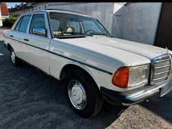Weiß Gebraucht 1981 Mercedes E200 Limousine | 6.500 €