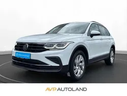 Pure white Gebraucht 2022 VW Tiguan Life SUV | 36.080 € (Etwas zu teuer)