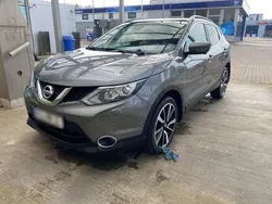 Grau Gebraucht 2015 Nissan Qashqai SUV | 13.500 € (Etwas zu teuer)