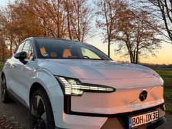 Blau Gebraucht 2023 Volvo EX30 Performance SUV | 37.800 €
