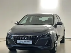 Grau Gebraucht 2018 Hyundai i30 Premium Limousine | 14.980 € (Etwas zu teuer)