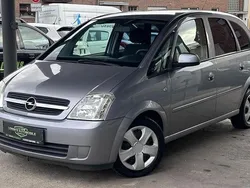 Silber Gebraucht 2005 Opel Meriva Edition Van / Kleinbus | 2.590 € (Etwas zu teuer)