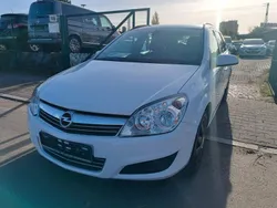 Weiß Gebraucht 2008 Opel Astra Edition Kombi | 1.999 € (Fairer Preis)