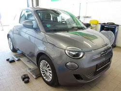 Grau Gebraucht 2023 Fiat 500e Kleinwagen | 21.898 € (Fairer Preis)