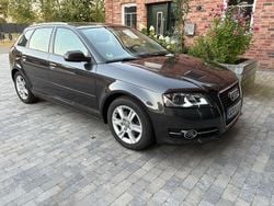 Grau Gebraucht 2010 Audi A3 Sportback Limousine | 5.600 € (Fairer Preis)