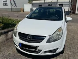 Weiß Gebraucht 2010 Opel Corsa Color Edition Kleinwagen | 2.500 € (Fairer Preis)