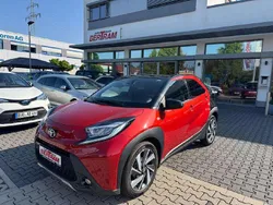 Chili red (3u4)/ black mica (2 Gebraucht 2022 Toyota Aygo X-plore Kleinwagen | 18.490 € (Etwas zu teuer)