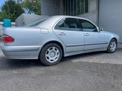 Silber Gebraucht 2000 Mercedes E240 Classic Limousine | 1.825 € (Guter Preis)