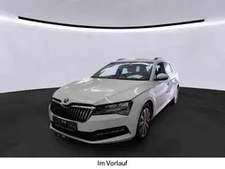 Weiß Gebraucht 2022 Skoda Superb Kombi | 24.990 € (Guter Preis)