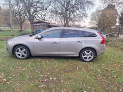 Grau Gebraucht 2011 Volvo V60 Kombi | 8.200 € (Fairer Preis)