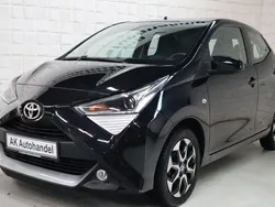 Schwarz Gebraucht 2019 Toyota Aygo X-play Kleinwagen | 8.390 € (Fairer Preis)