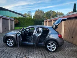 Grau Gebraucht 2017 Mercedes GLA250 Urban SUV | 20.800 € (Fairer Preis)
