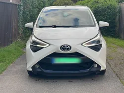 Weiß Gebraucht 2019 Toyota Aygo Kleinwagen | 10.500 € (Guter Preis)