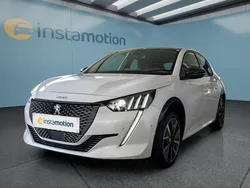 Weiß Gebraucht 2021 Peugeot e-208 Kleinwagen | 15.149 € (Fairer Preis)