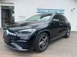 Mercedes GLB220