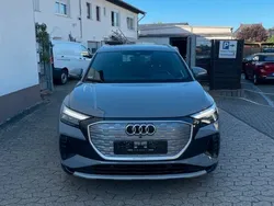 Grau Gebraucht 2021 Audi Q4 e-tron Basis SUV | 27.900 € (Etwas zu teuer)