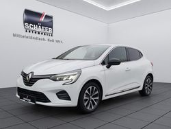 Weiß Gebraucht 2023 Renault Clio V Play Kleinwagen | 16.490 € (Fairer Preis)