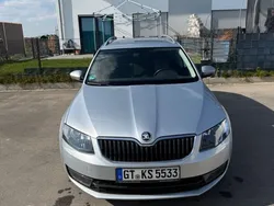 Silber Gebraucht 2016 Skoda Octavia Ambition Kombi | 9.500 € (Guter Preis)