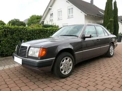 Braun Gebraucht 1983 Mercedes E220 Limousine | 5.350 €