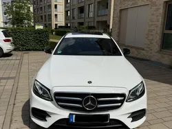 Weiß Gebraucht 2018 Mercedes E220 AMG line Kombi | 25.249 € (Superpreis)