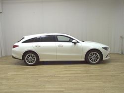 Weiss Gebraucht 2020 Mercedes CLA180 Shooting Brake Progressive Kombi | 16.980 € (Fairer Preis)
