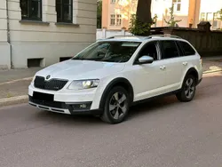 Weiß Gebraucht 2016 Skoda Octavia Scout Scout 4x4 Kombi | 9.250 € (Guter Preis)