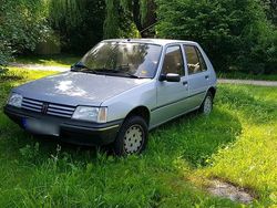 Silber Gebraucht 1988 Peugeot 205 Kleinwagen | 1.100 €