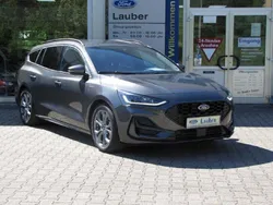 Magneticgrau (metallic) Gebraucht 2024 Ford Focus ST-Line X Kombi | 26.690 € (Superpreis)