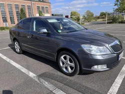 Grau Gebraucht 2011 Skoda Octavia Family Kleinwagen | 5.990 € (Fairer Preis)