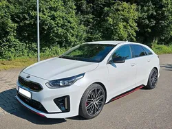 Weiß Gebraucht 2021 Kia ProCeed GT Kleinwagen | 25.499 € (Fairer Preis)