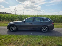 Grau Gebraucht 2020 BMW 320 Luxury Line Kombi | 21.600 € (Fairer Preis)