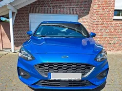 Blau Gebraucht 2021 Ford Focus ST-Line Limousine | 19.500 € (Etwas zu teuer)