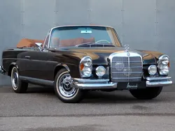 Braun Gebraucht 1968 Mercedes W111 SE Cabrio | 167.500 €
