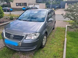 Grau Gebraucht 2007 VW Touran Van / Kleinbus | 3.899 € (Fairer Preis)